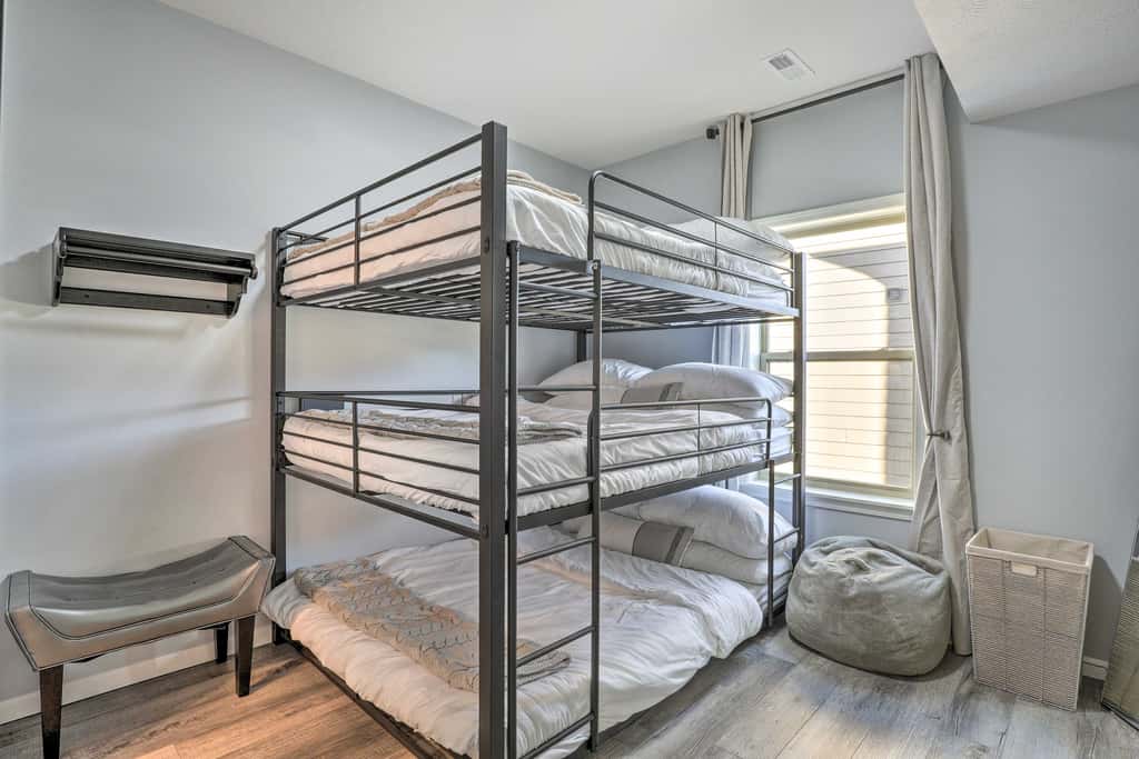 Reeds Spring Condo ~ 3 Mi to Silver Dollar City!