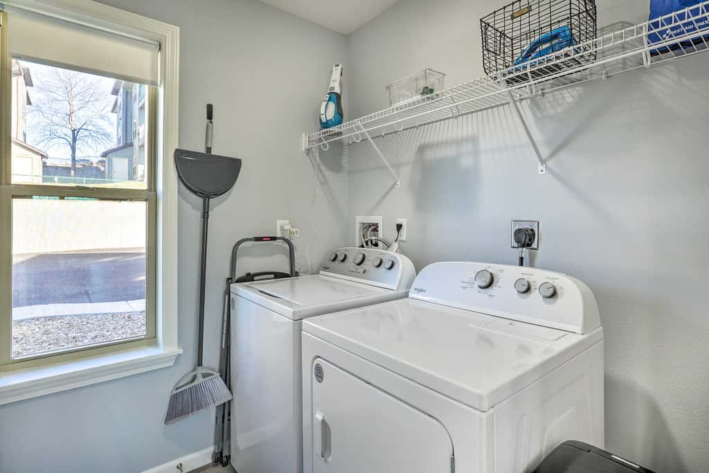 Reeds Spring Condo ~ 3 Mi to Silver Dollar City!