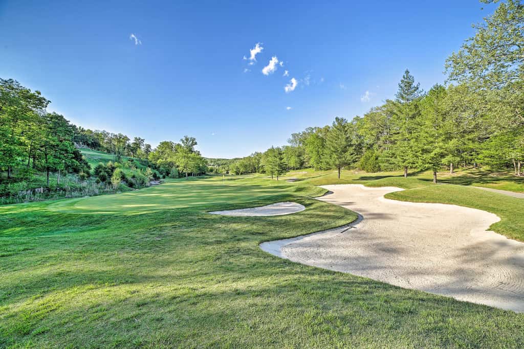 Reeds Spring Condo ~ 3 Mi to Silver Dollar City!