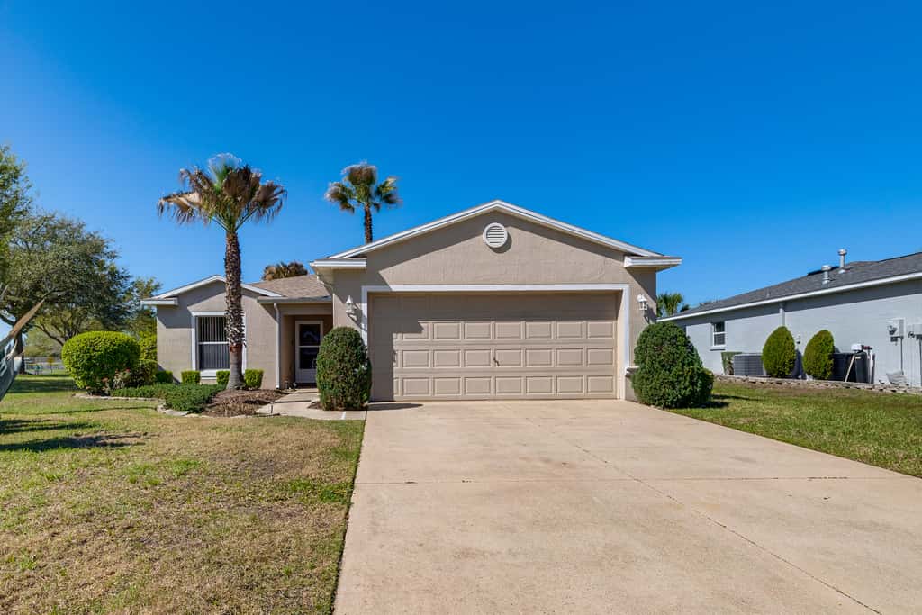 Ocala Home w/ Screened-In Porch & Community Perks!