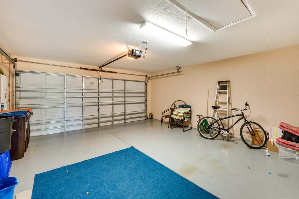 Ocala Home w/ Screened-In Porch & Community Perks!
