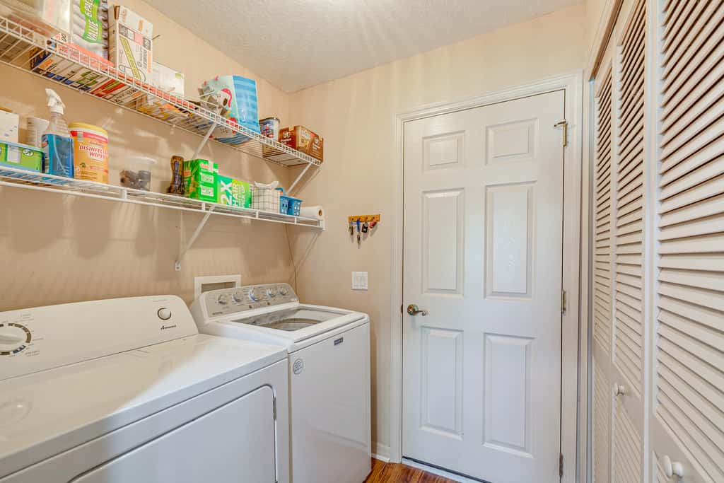 Ocala Home w/ Screened-In Porch & Community Perks!