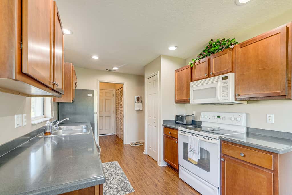 Ocala Home w/ Screened-In Porch & Community Perks!