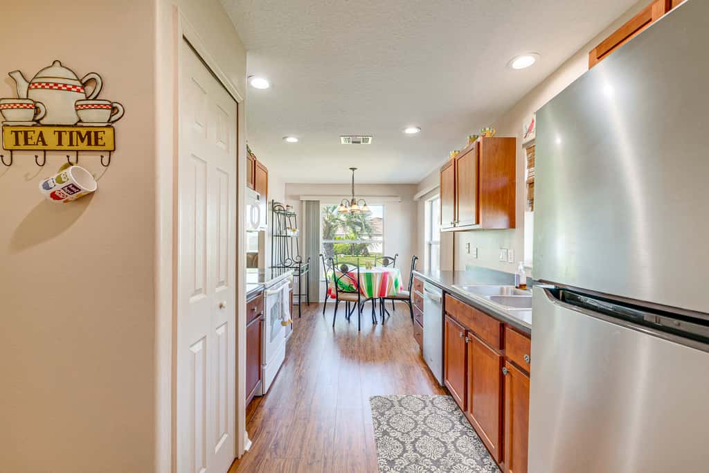 Ocala Home w/ Screened-In Porch & Community Perks!