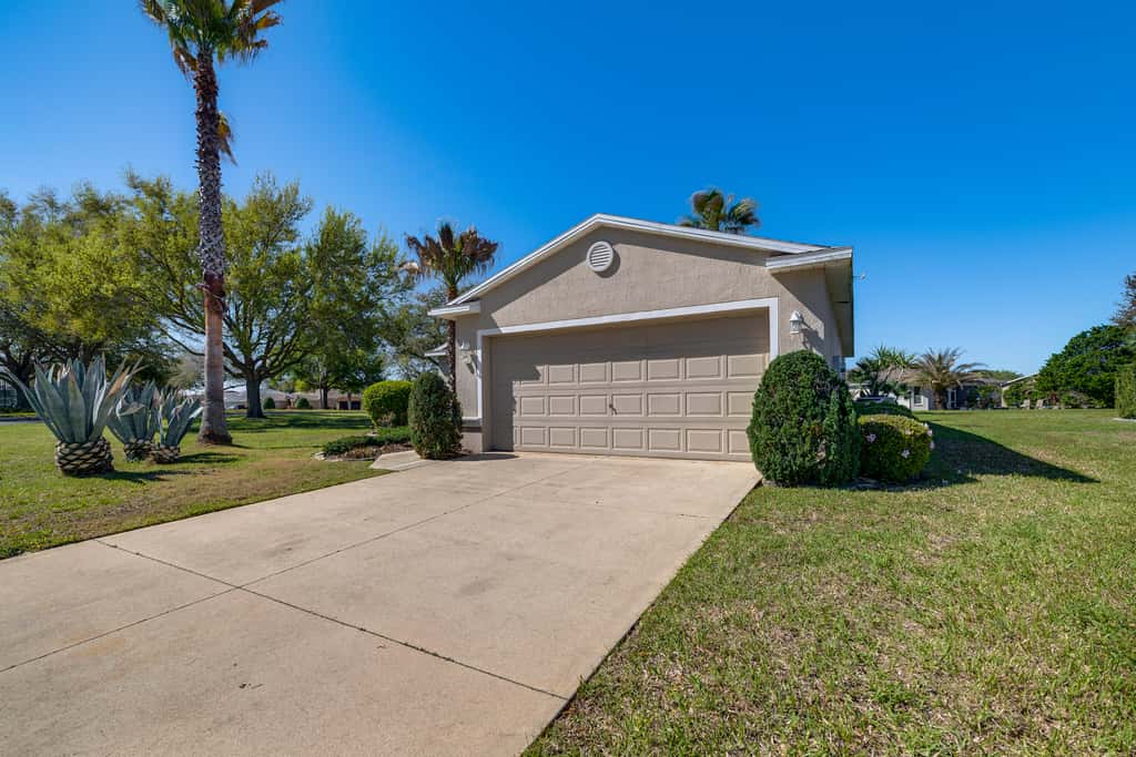 Ocala Home w/ Screened-In Porch & Community Perks!