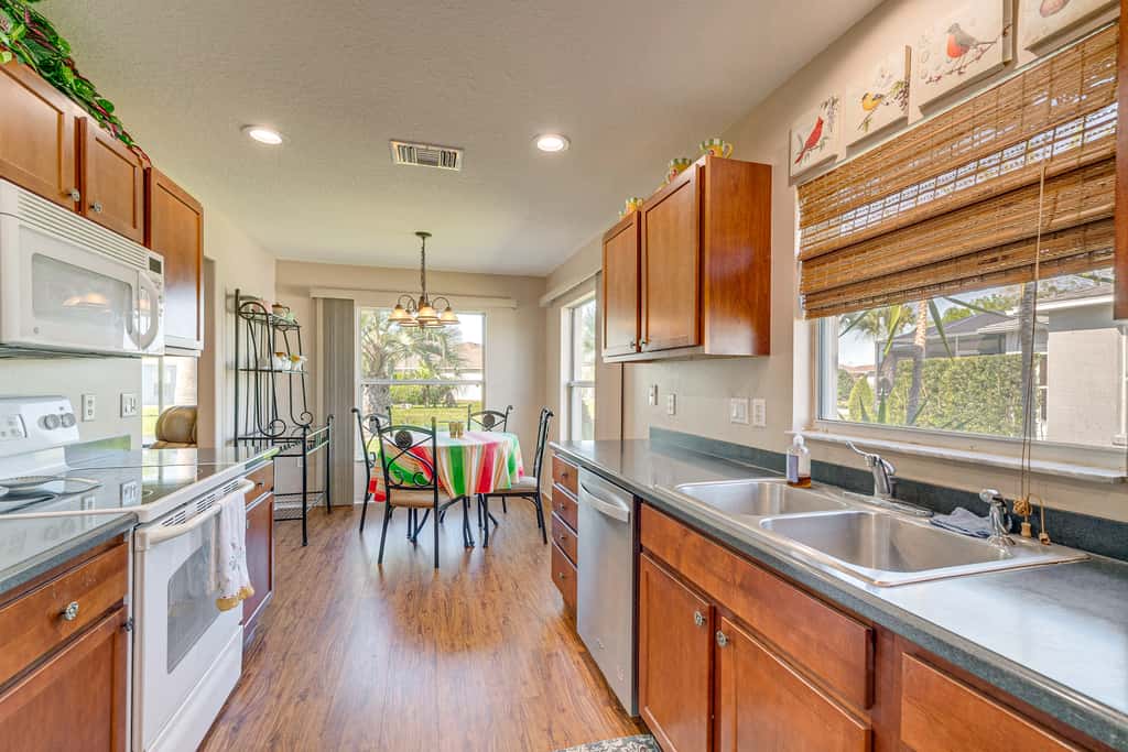 Ocala Home w/ Screened-In Porch & Community Perks!