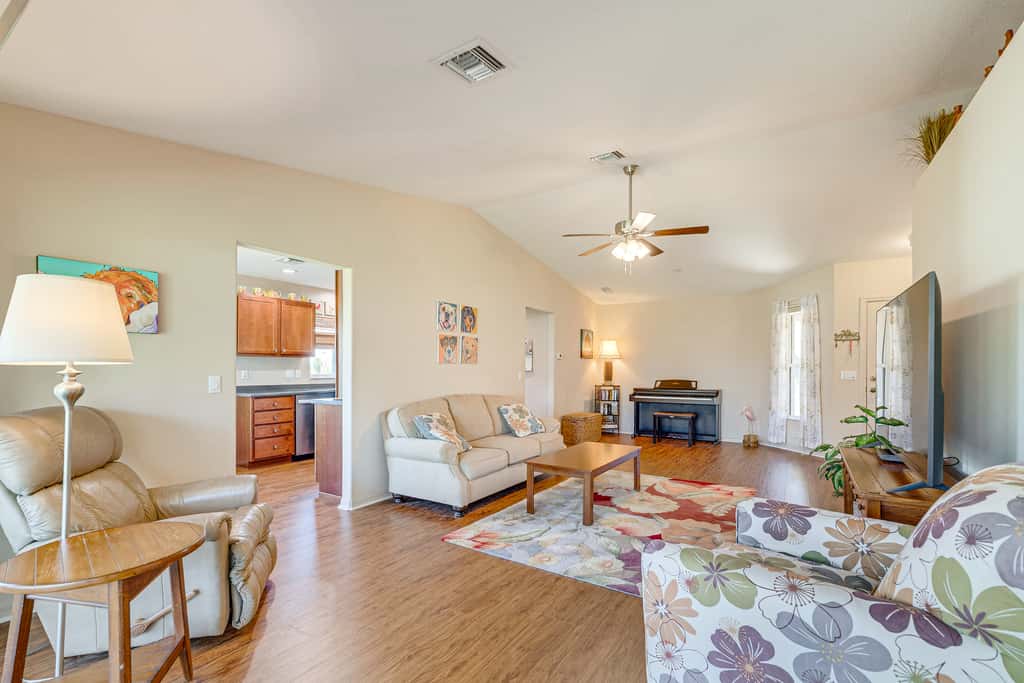 Ocala Home w/ Screened-In Porch & Community Perks!