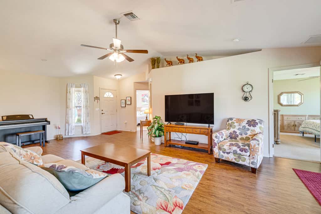 Ocala Home w/ Screened-In Porch & Community Perks!