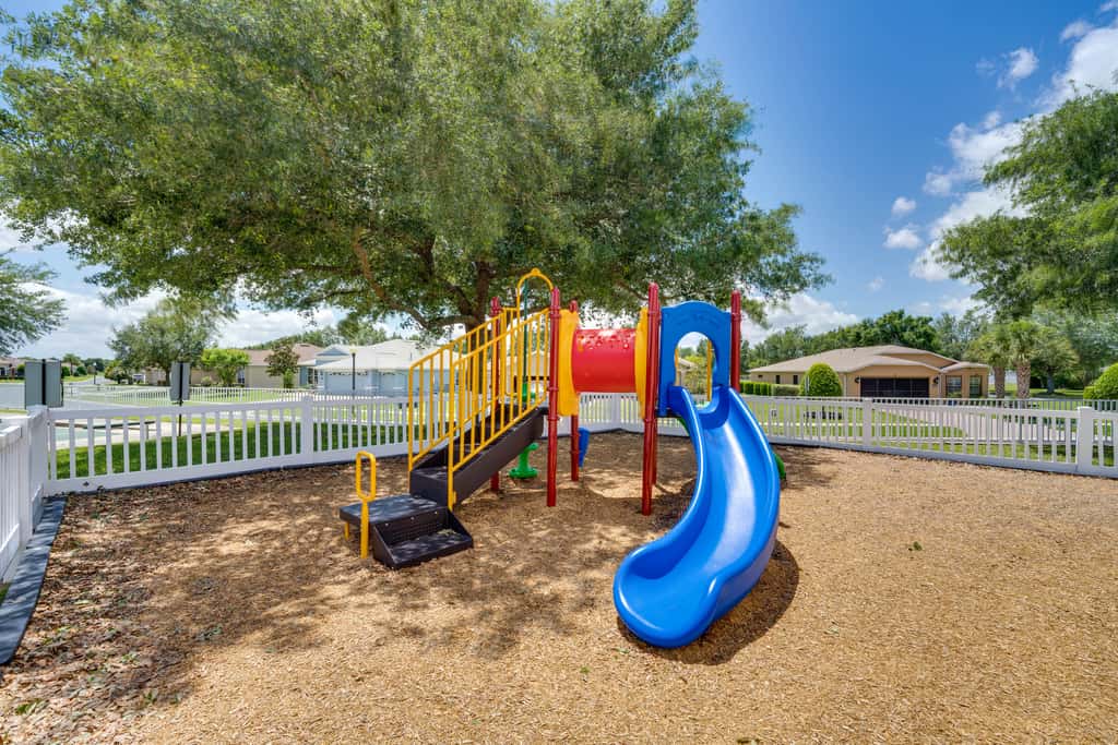 Ocala Home w/ Screened-In Porch & Community Perks!