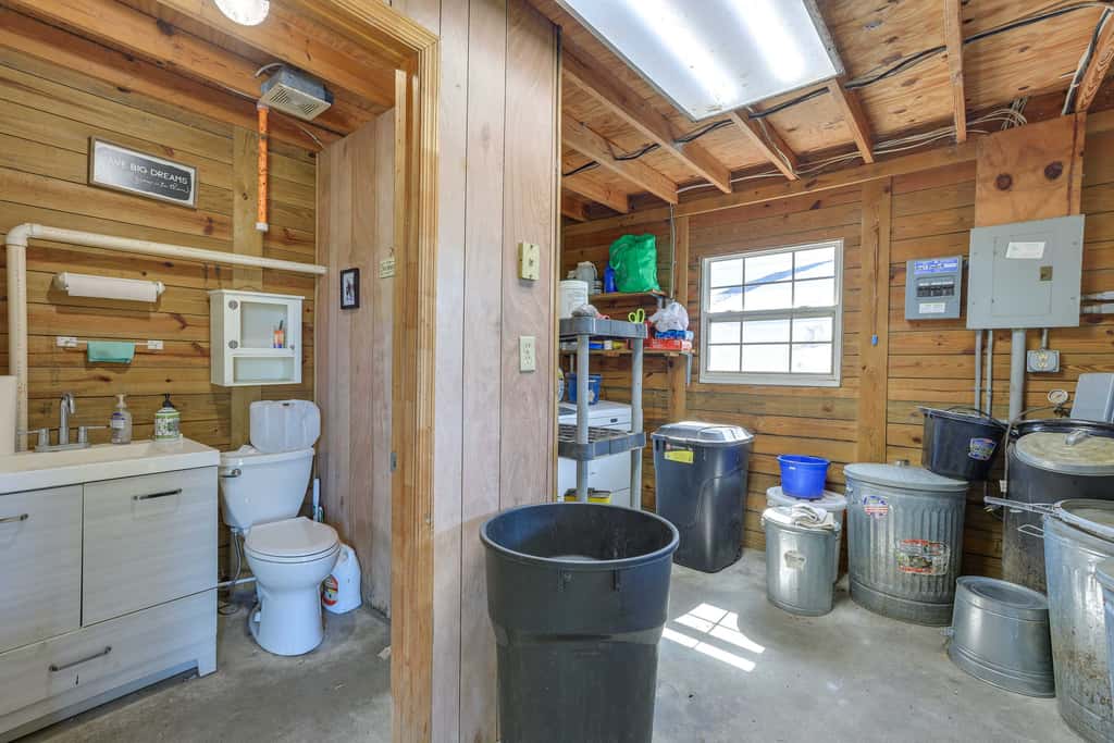 Ocala Tiny Home on 10-Acre Farm Near WEC!