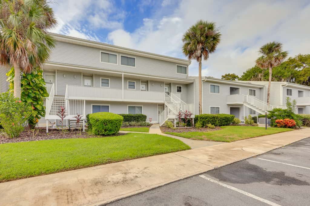 Riverfront Weleka Condo w/ Dock & Pool Access