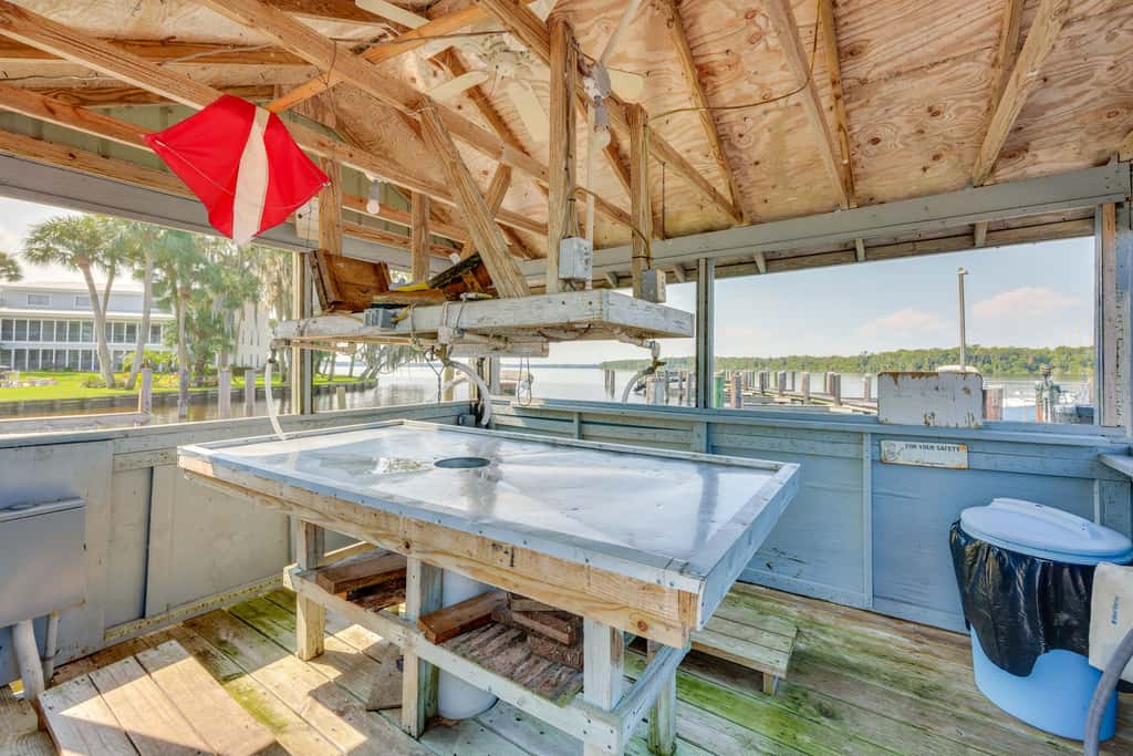 Riverfront Weleka Condo w/ Dock & Pool Access