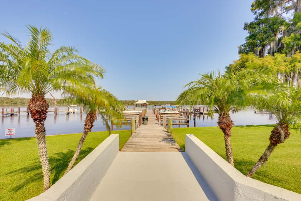 Riverfront Weleka Condo w/ Dock & Pool Access
