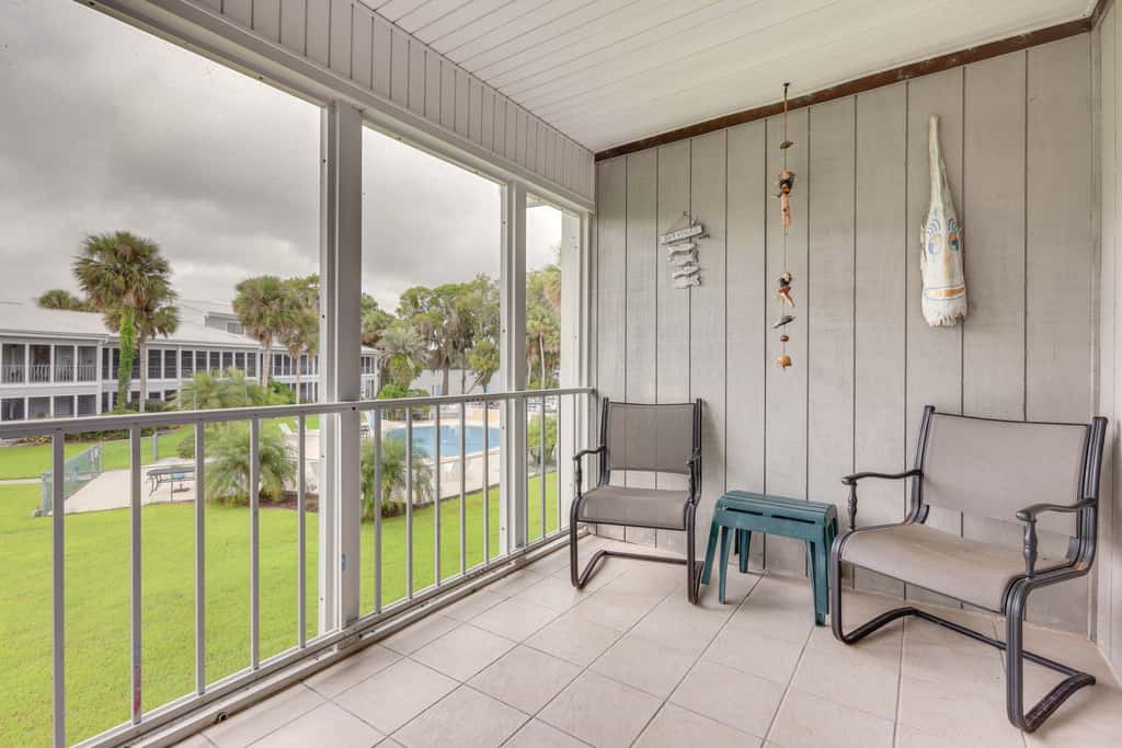 Riverfront Weleka Condo w/ Dock & Pool Access