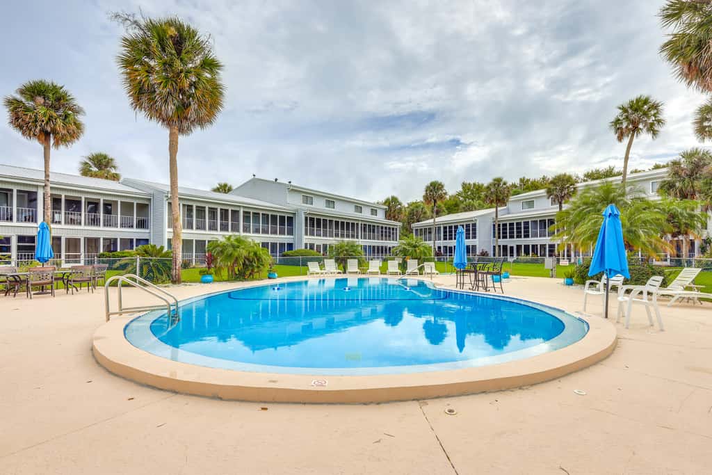 Riverfront Weleka Condo w/ Dock & Pool Access