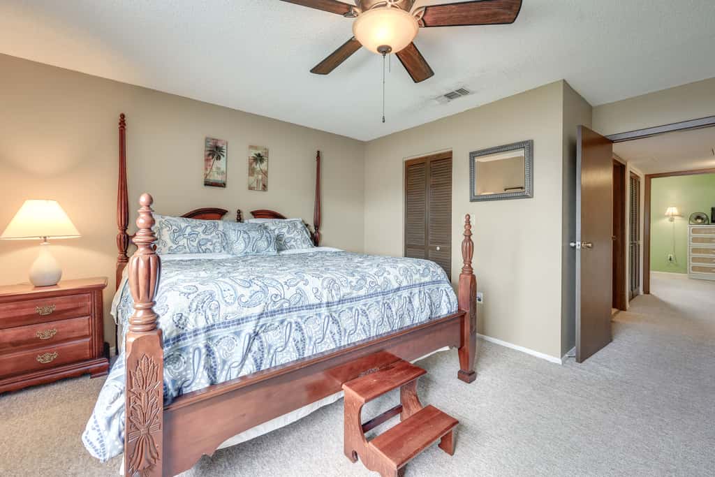Riverfront Weleka Condo w/ Dock & Pool Access