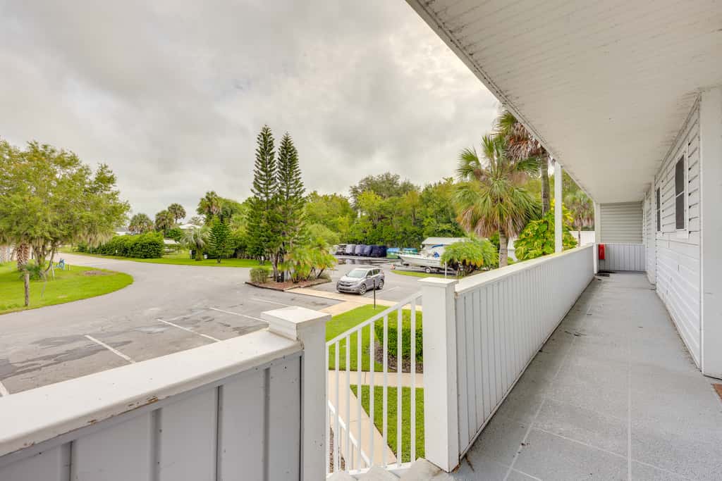 Riverfront Weleka Condo w/ Dock & Pool Access