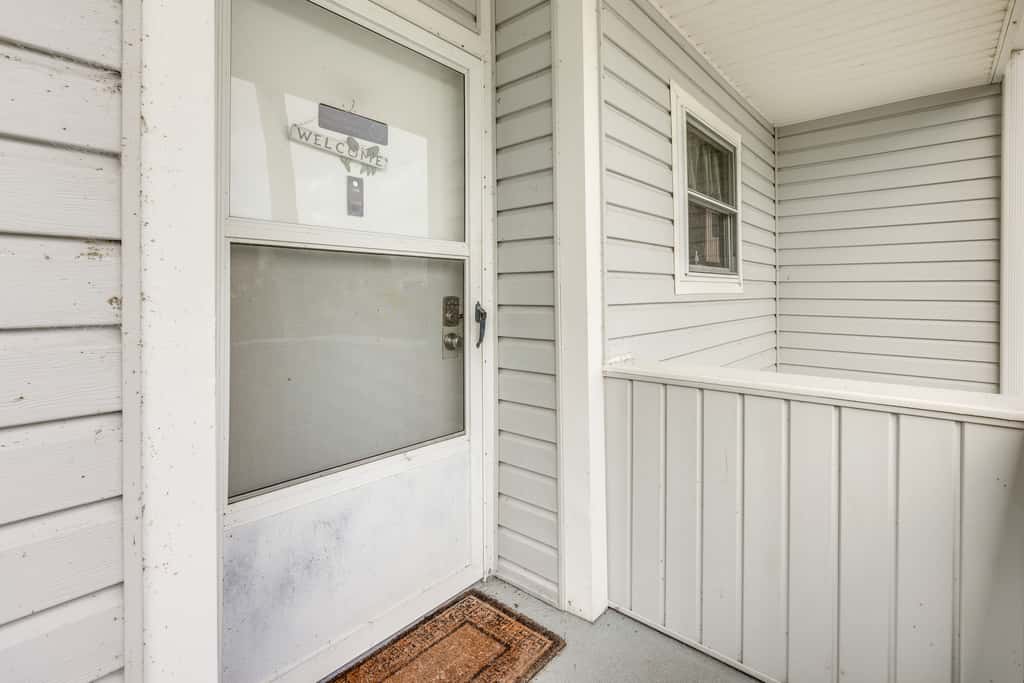 Riverfront Weleka Condo w/ Dock & Pool Access