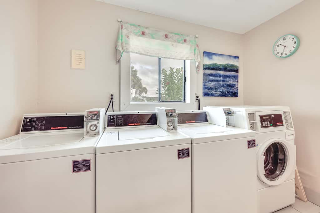 Riverfront Weleka Condo w/ Dock & Pool Access