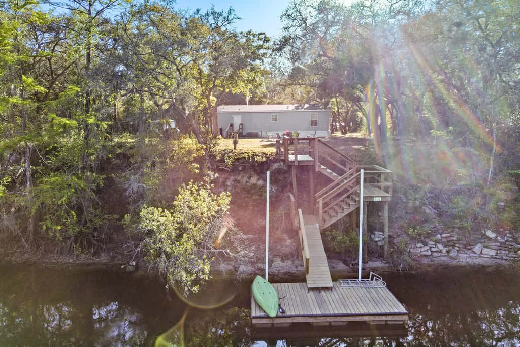 ‘Bovee’s Riverhouse’ Dunnellon Family Getaway!