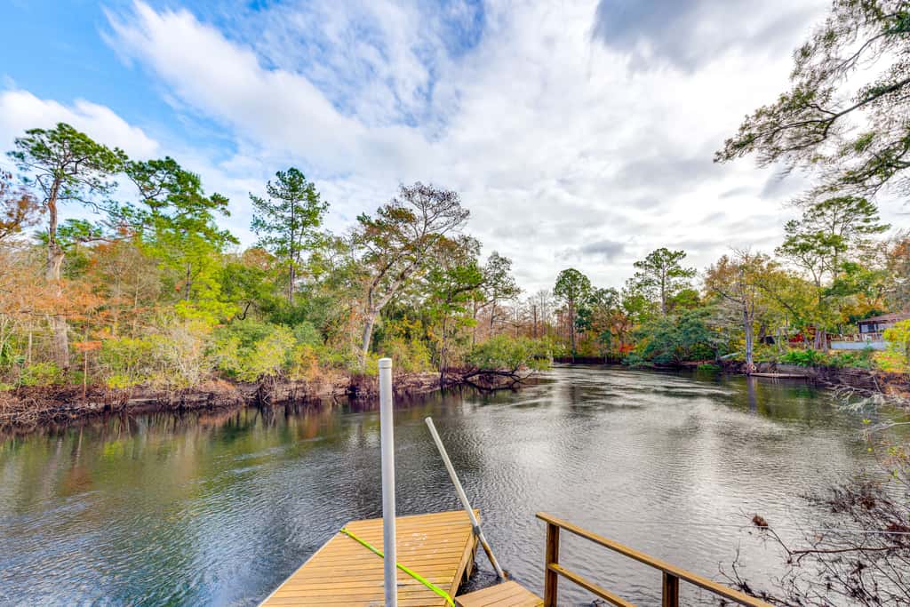‘Bovee’s Riverhouse’ Dunnellon Family Getaway!