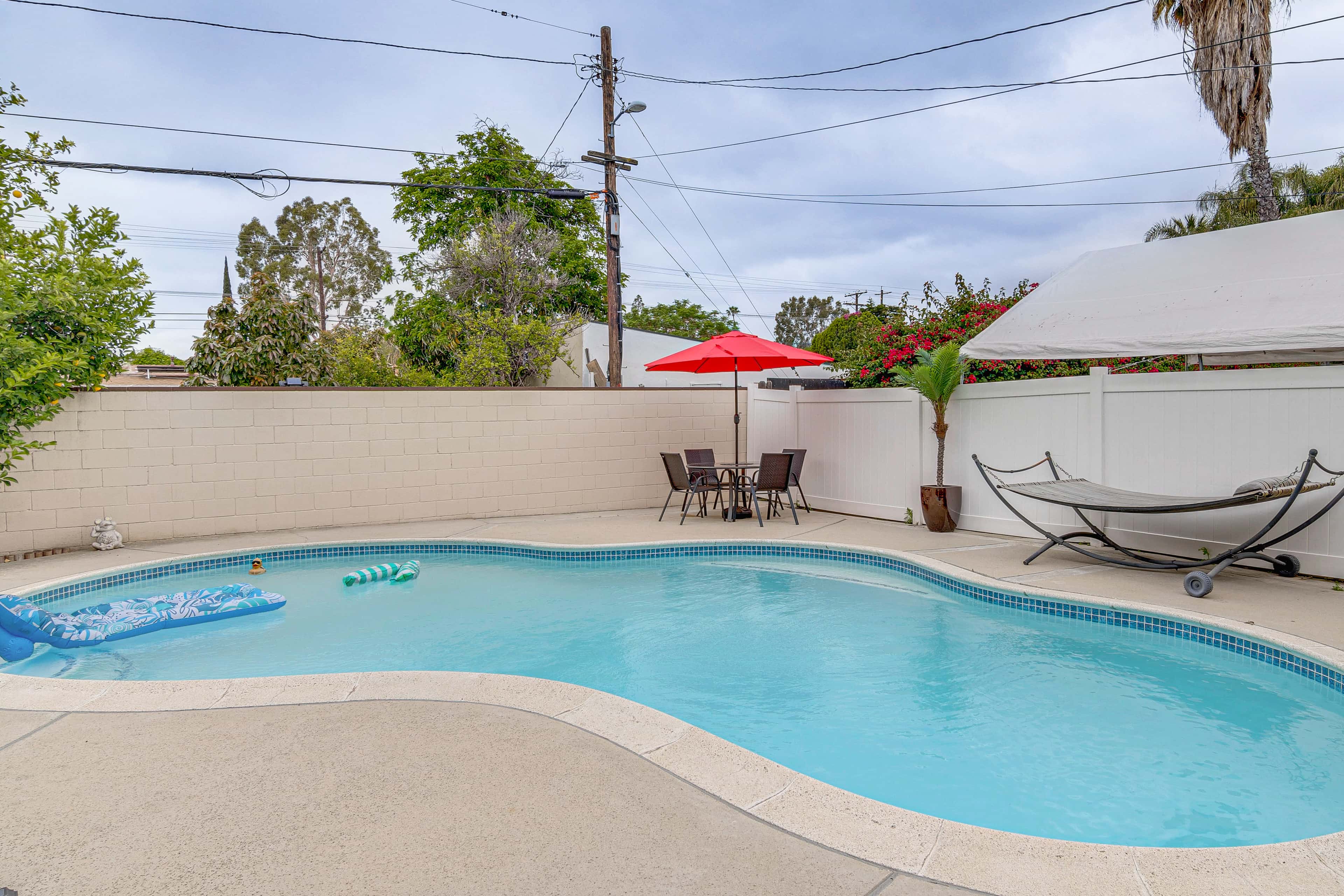 Private Pool + Sauna: Pet-Friendly Reseda Retreat!