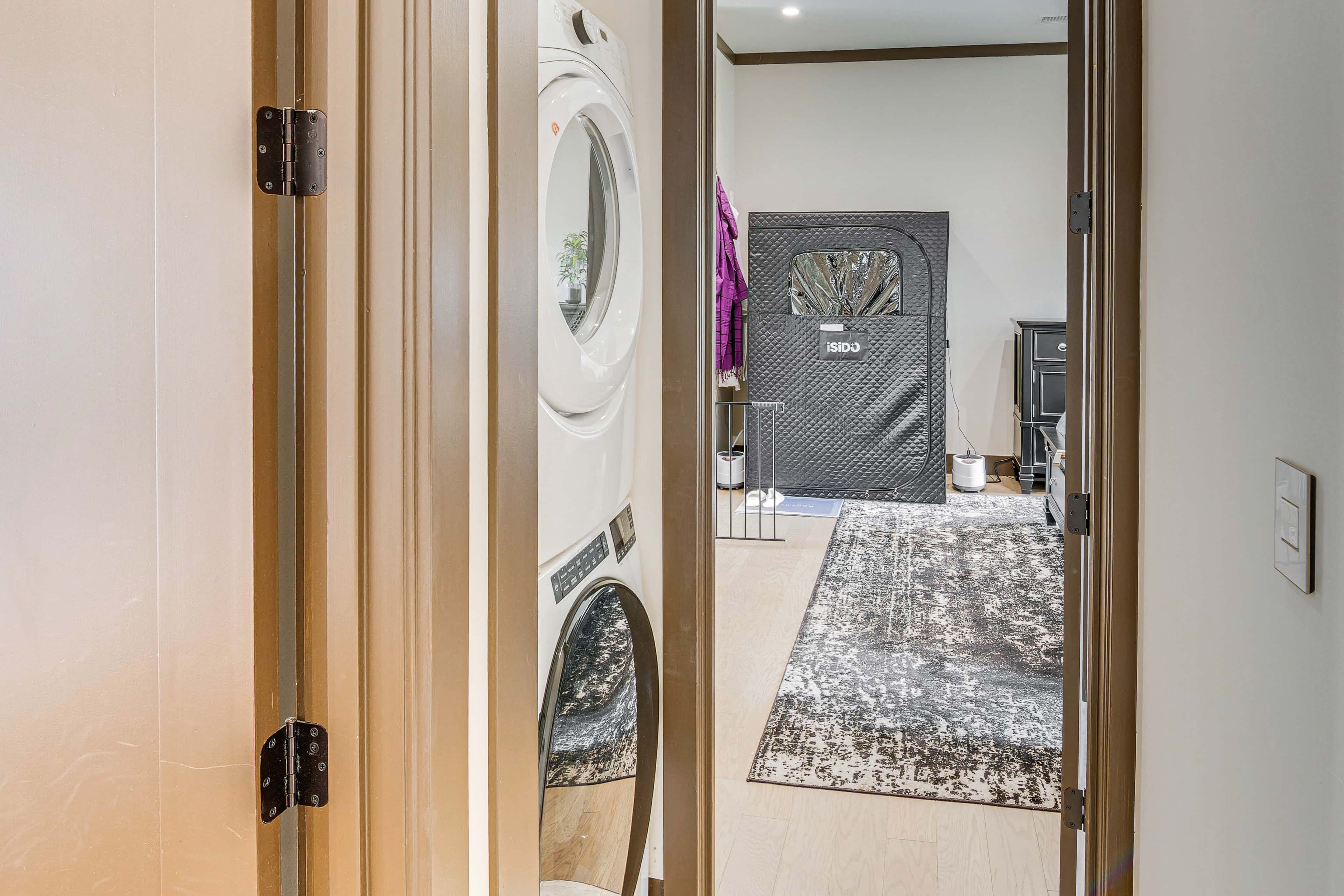 Private Pool + Sauna: Pet-Friendly Reseda Retreat!