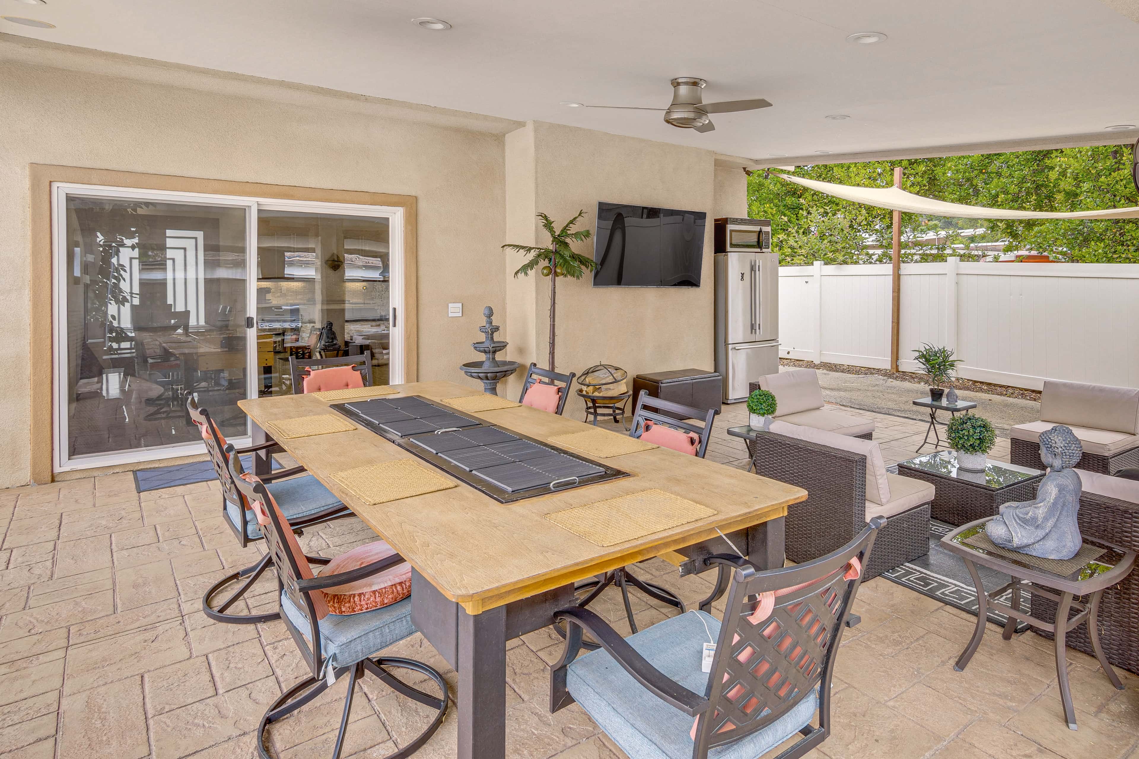 Private Pool + Sauna: Pet-Friendly Reseda Retreat!