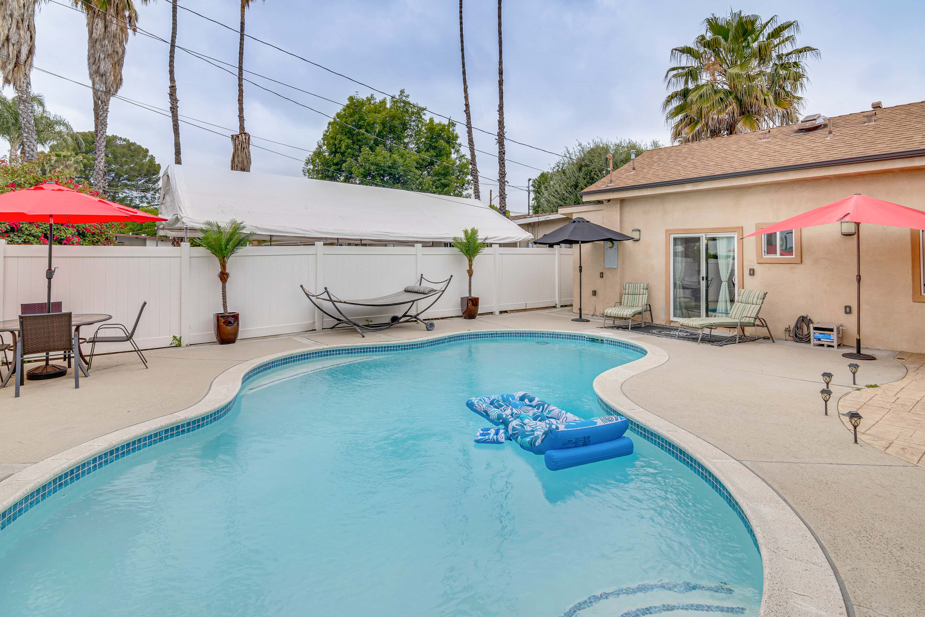 Private Pool + Sauna: Pet-Friendly Reseda Retreat!