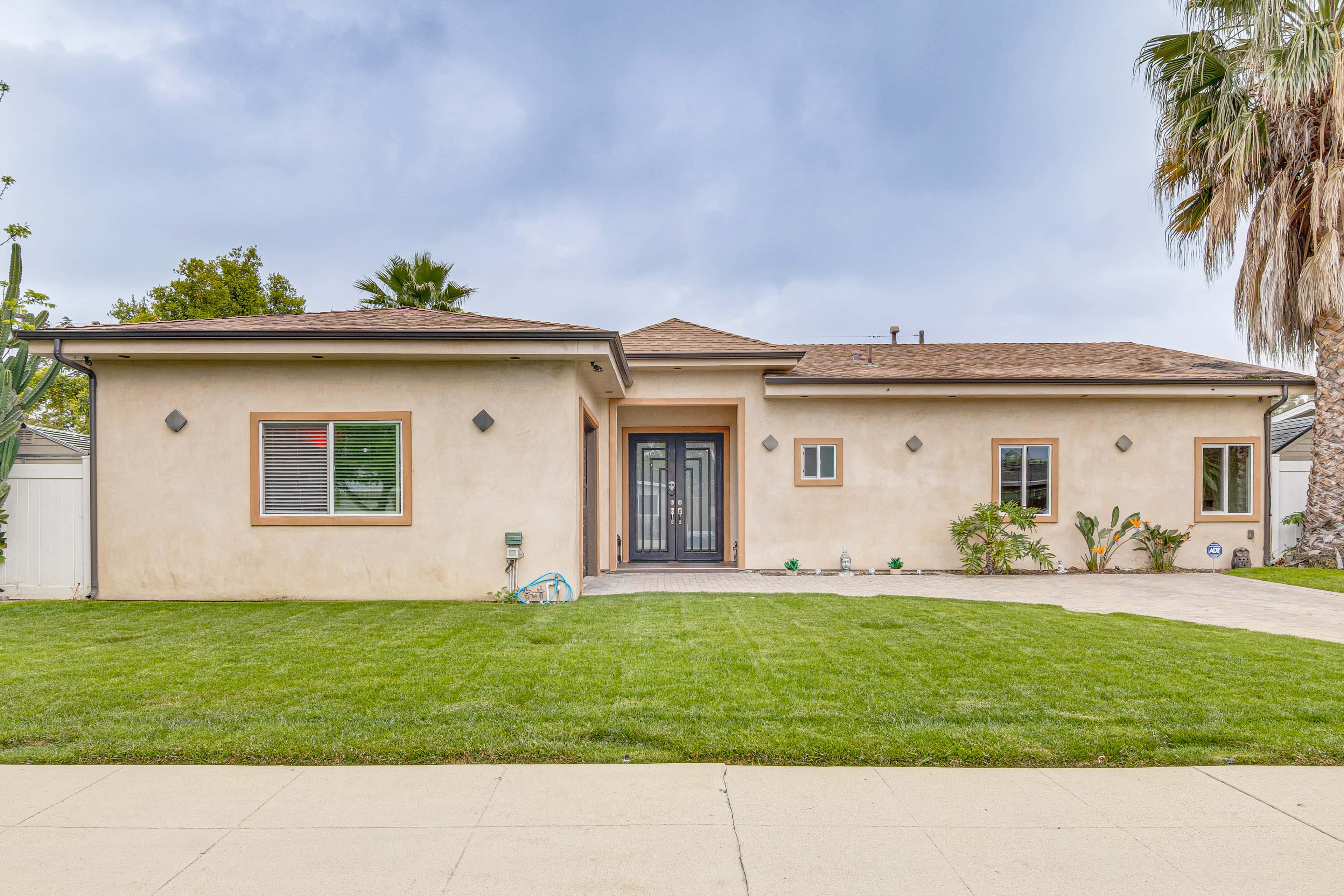 Private Pool + Sauna: Pet-Friendly Reseda Retreat!