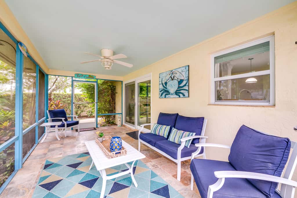 Outdoor Oasis w/ Bar & Lanai: Tavares Escape