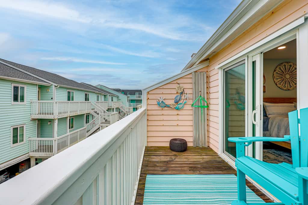 Poolside Fun + Oceanfront Bliss: Kure Beach Haven!