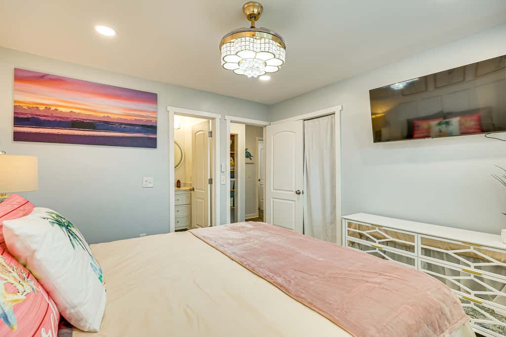 Poolside Fun + Oceanfront Bliss: Kure Beach Haven!