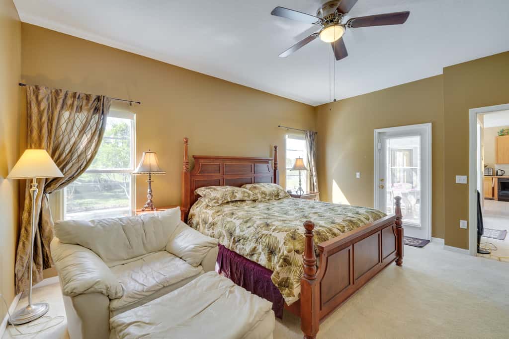 Lake-View Escape w/ Lanai in Kissimmee!