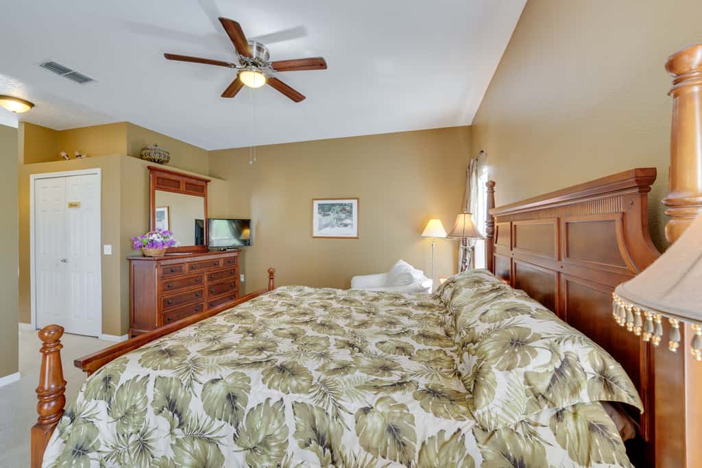 Lake-View Escape w/ Lanai in Kissimmee!