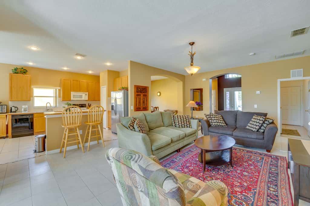 Lake-View Escape w/ Lanai in Kissimmee!
