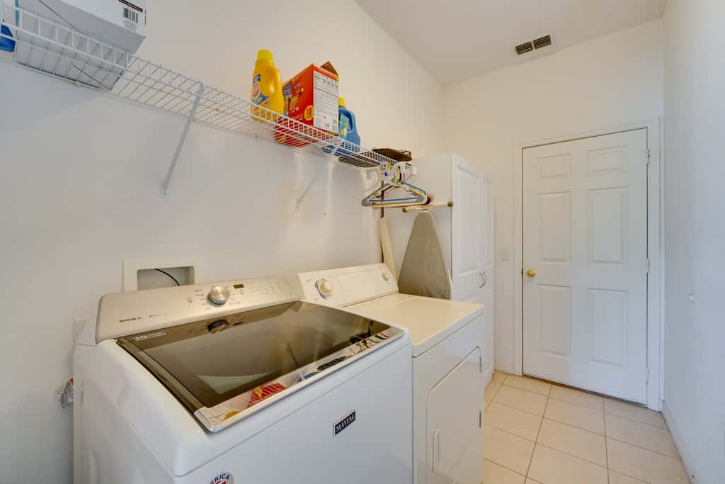 Lake-View Escape w/ Lanai in Kissimmee!