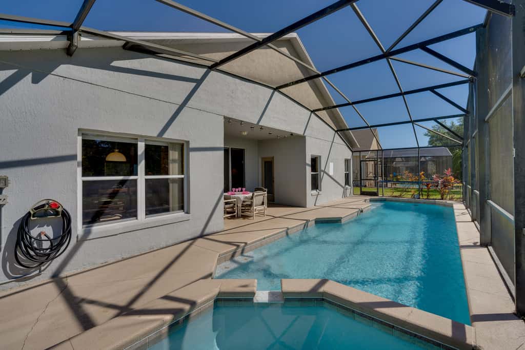 Lake-View Escape w/ Lanai in Kissimmee!