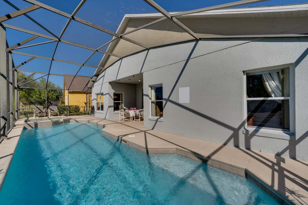 Lake-View Escape w/ Lanai in Kissimmee!