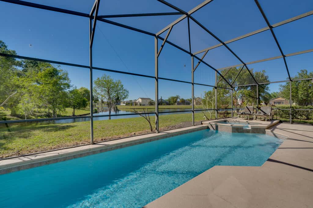 Lake-View Escape w/ Lanai in Kissimmee!