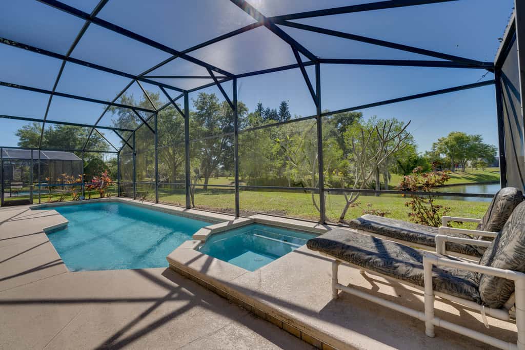 Lake-View Escape w/ Lanai in Kissimmee!