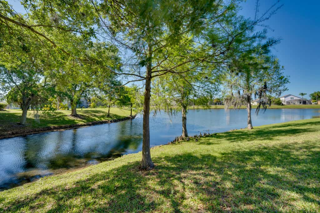 Lake-View Escape w/ Lanai in Kissimmee!