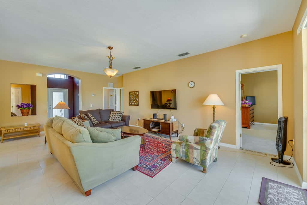 Lake-View Escape w/ Lanai in Kissimmee!