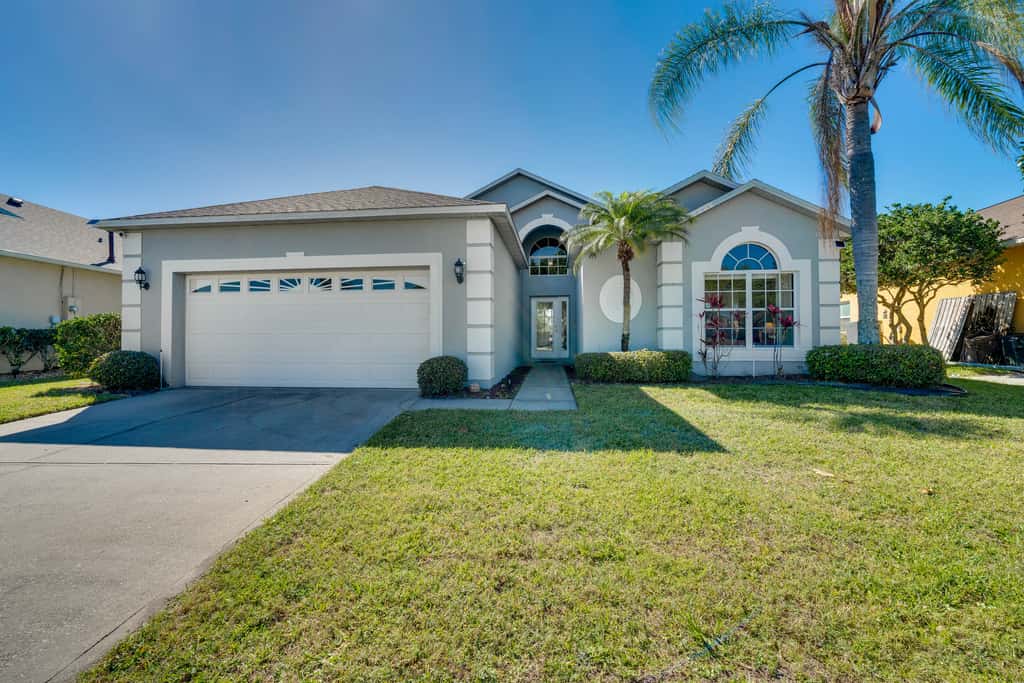 Lake-View Escape w/ Lanai in Kissimmee!