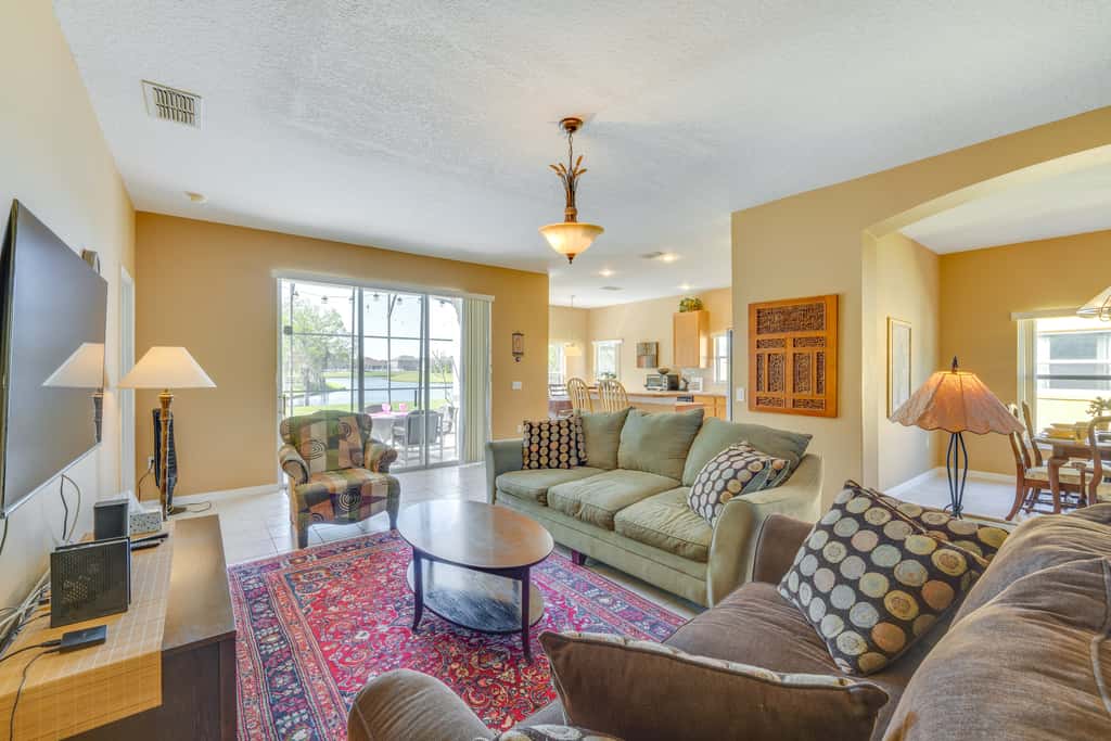 Lake-View Escape w/ Lanai in Kissimmee!
