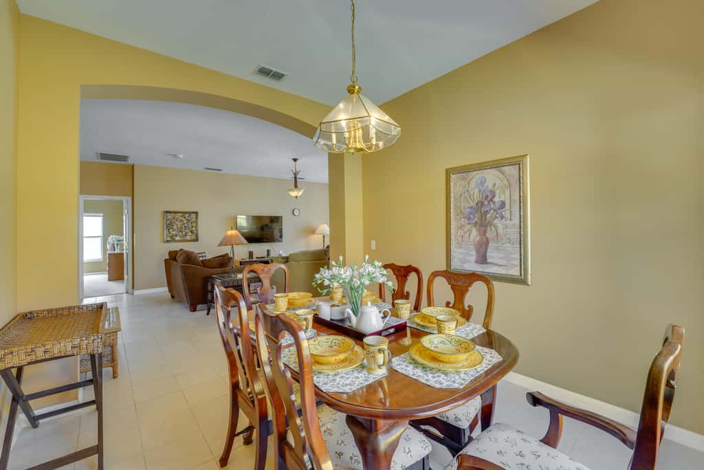 Lake-View Escape w/ Lanai in Kissimmee!