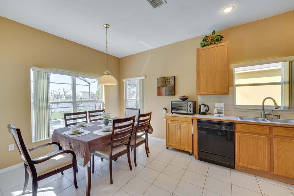 Lake-View Escape w/ Lanai in Kissimmee!