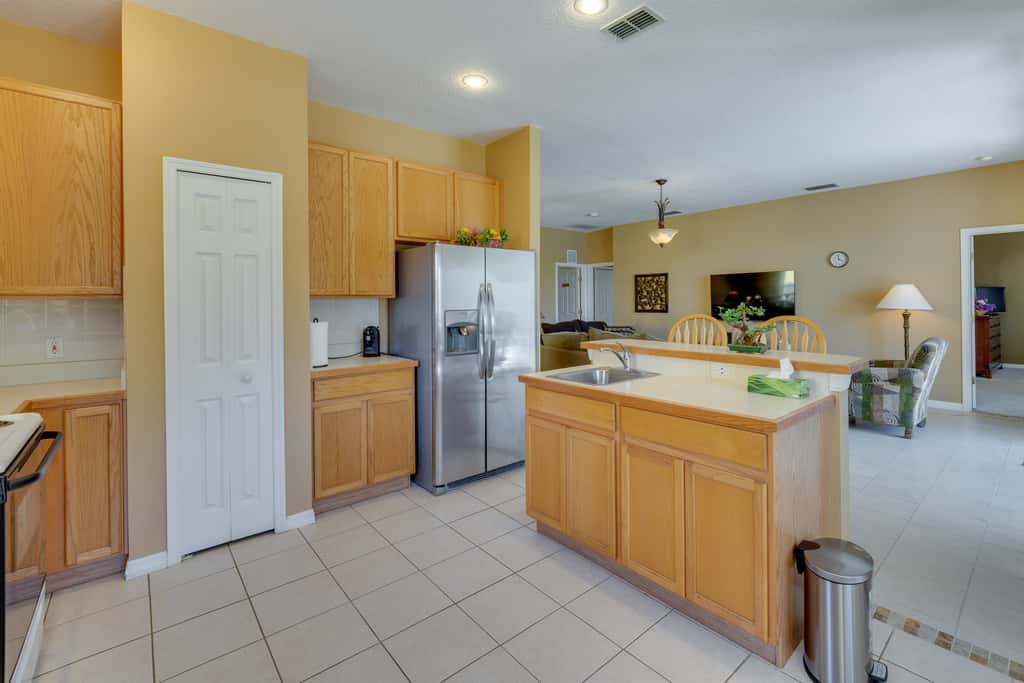 Lake-View Escape w/ Lanai in Kissimmee!