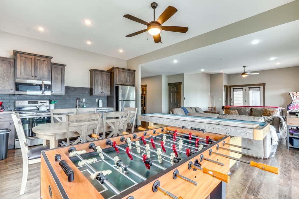Lavish Retreat w/ Decks, Steps to Table Rock Lake!