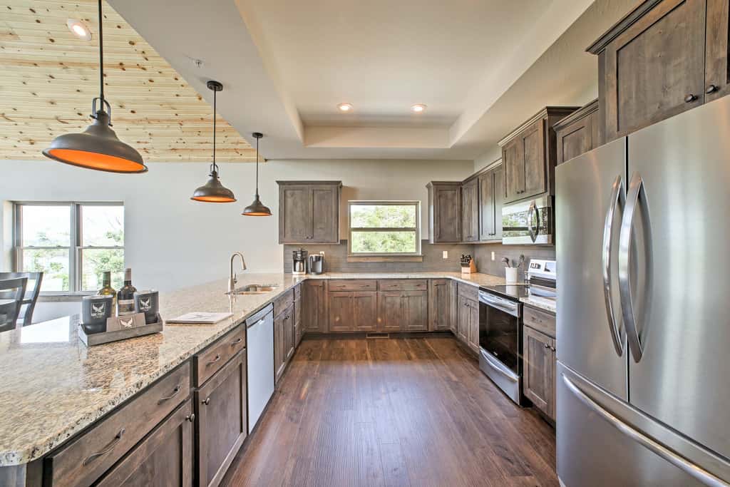 Lavish Retreat w/ Decks, Steps to Table Rock Lake!